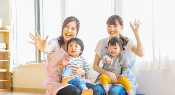 【新人保育士必見】ミルクの飲ませ方のコツ。姿勢や角度など
